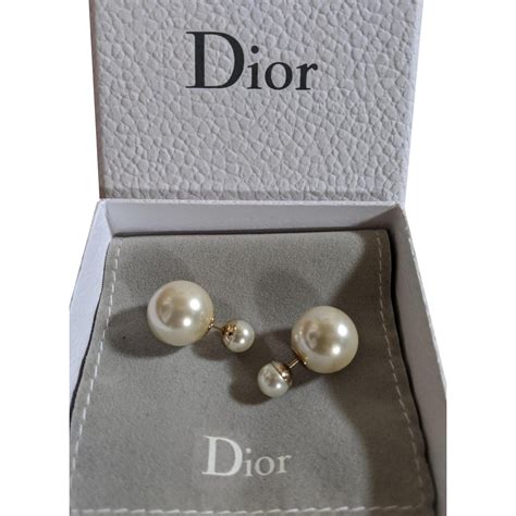 boucle d oreille dior perle|boucles dior tribales.